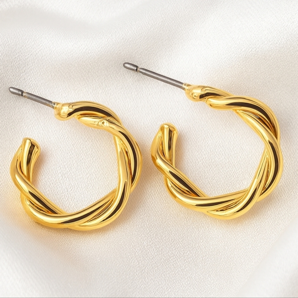 Twisted Gold Open Hoop Earrings – Chic Statement Jewelry for Elegant Styling